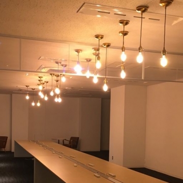 印象がグッと変わる！照明の様々なアイディアでオフィス空間にもっとデザインの楽しみを