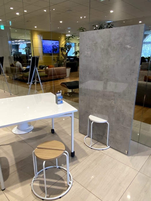 【今月の東京エントランス】機能とデザインを融合。新たなワークスタイルをサポートするイトーキのオフィス家具