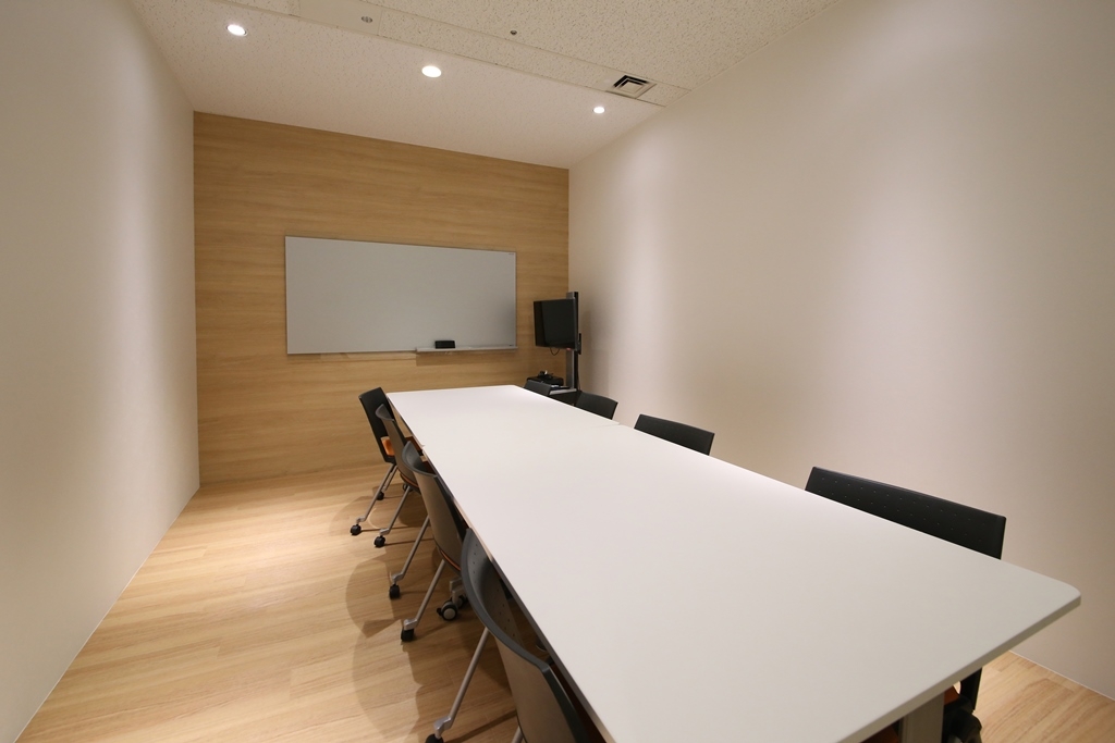 オフィスデザイン実績～シンプルな空間から生まれる、美を追求するオフィス