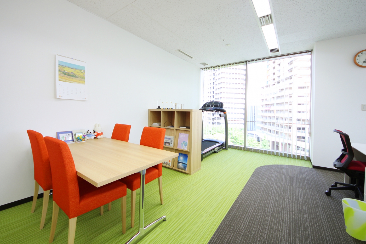オフィスデザイン実績～天然木や左官などの素材の温もりあふれる、優しいお出迎え空間
