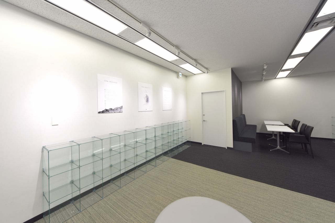 オフィスデザイン実績～採石場のような石のもつ力強さを表現した空間