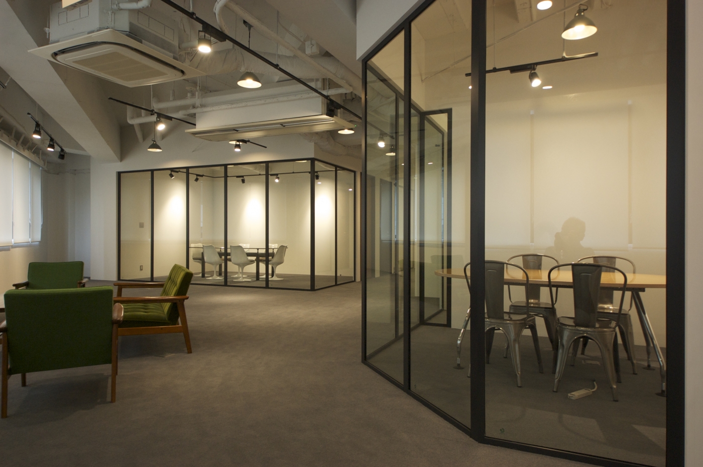フリースペースとワークスペースが融合した エンジニアのためのオフィス オフィスデザイン事例 ヴィス