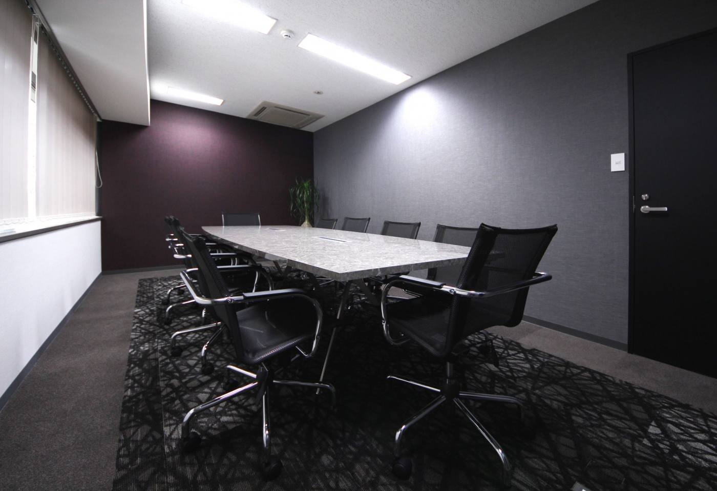 オフィスデザイン実績～黒の衝撃。激しいインパクトと強い拘りを。名古屋のデザイナーズオフィス。