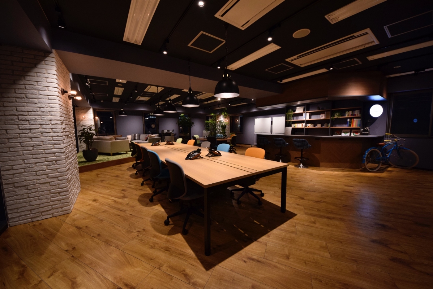オフィスデザイン実績～こだわり抜いた”オトナカッコイイ”空間。魅せるを追求したデザインオフィス。					