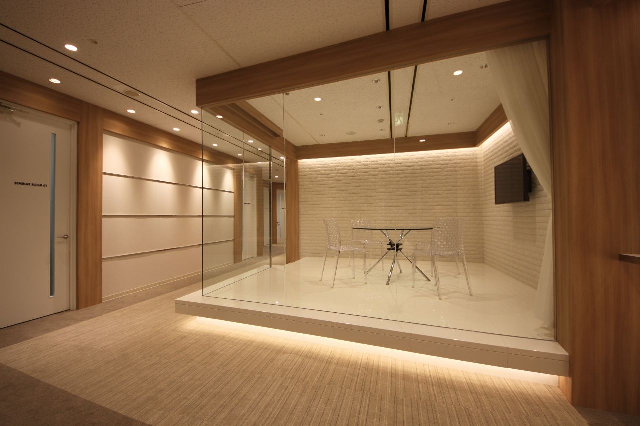 オフィスデザイン実績～ガラス張りの宝石箱がお出迎えする光り輝くオフィス