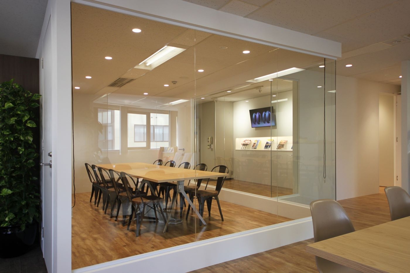 オフィスデザイン実績～クリエイティブのシズル感(臨場感)を体現できるオフィス空間
