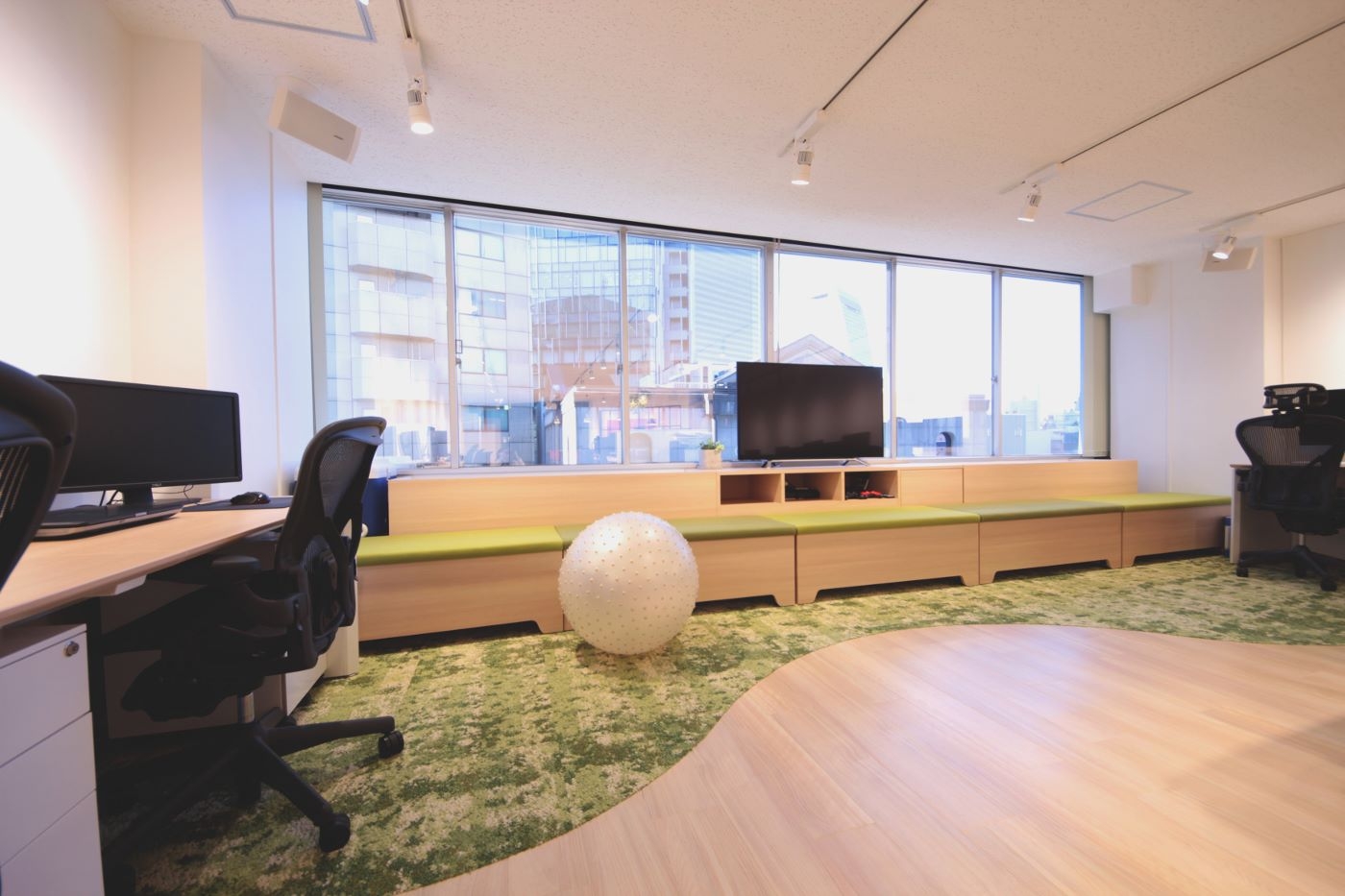 オフィスデザイン実績～オフィスに求められる機能をオリジナリティ溢れるデザインで実現したオフィス