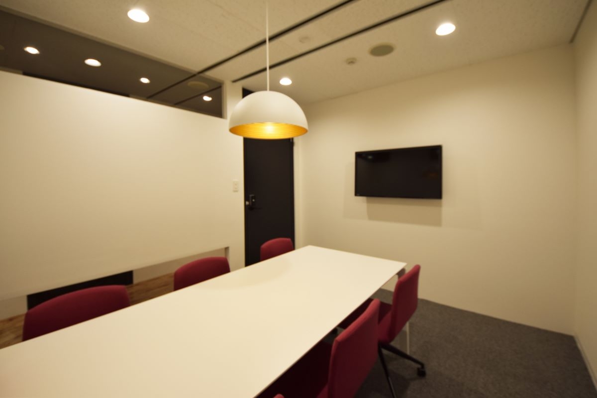 オフィスデザイン実績～厳選したマテリアルミックスでオリジナリティを表現する空間