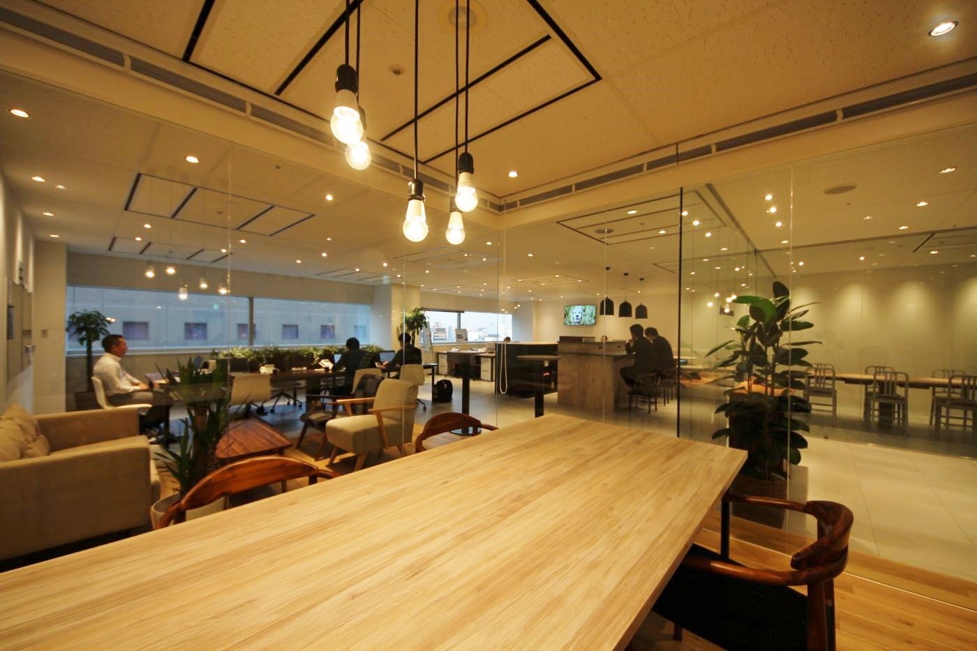 オフィスデザイン実績～開放感に溢れた、フレキシブルに働ける魅せるオフィス