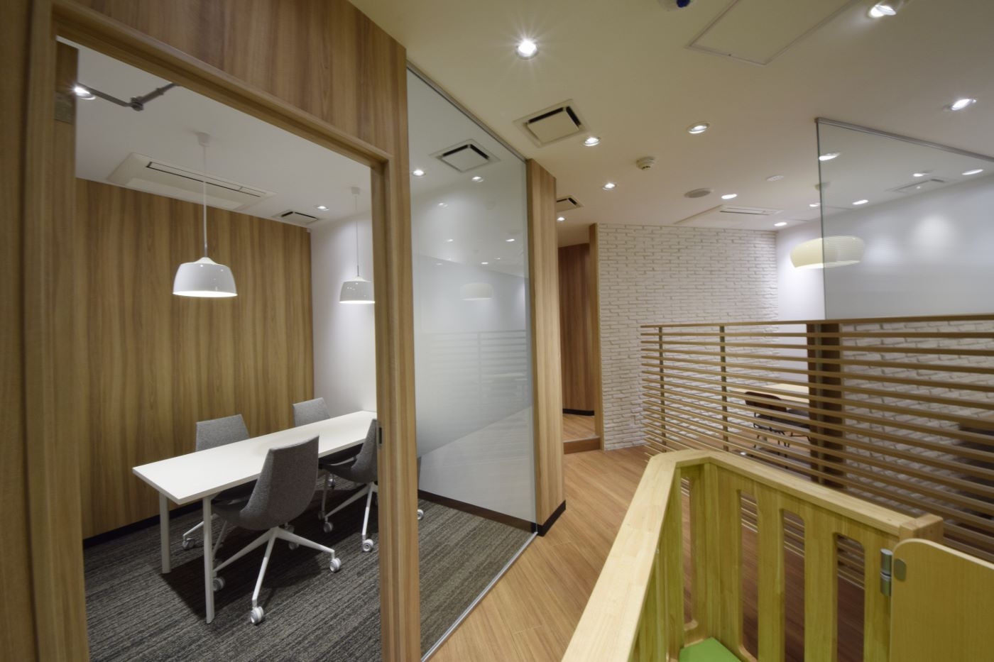 オフィスデザイン実績～優しさと温もりが生み出す柔らかな空間