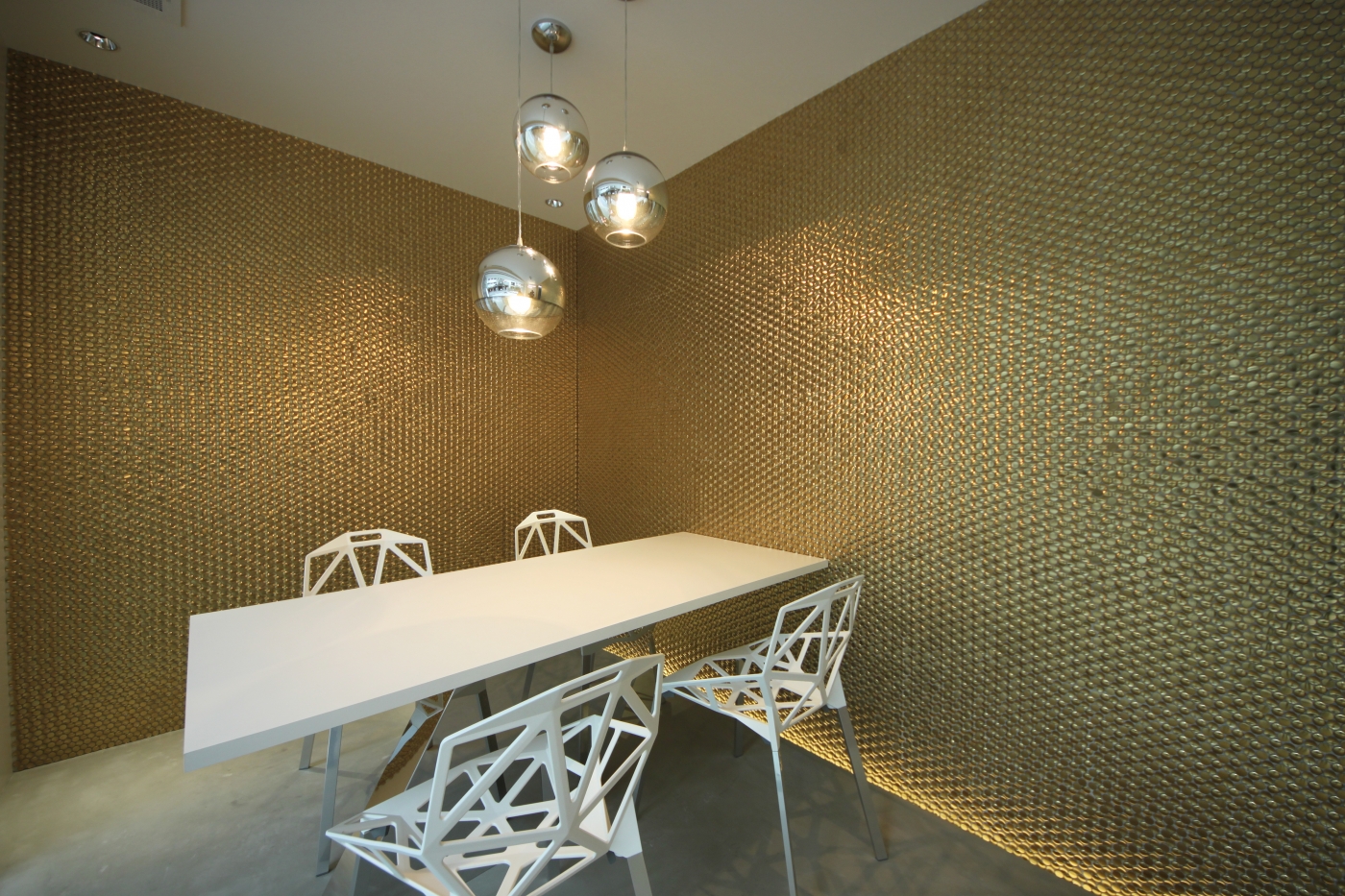 オフィスデザイン実績～高級感と輝きに溢れる、Specialを感じられるシンボリックオフィス					
