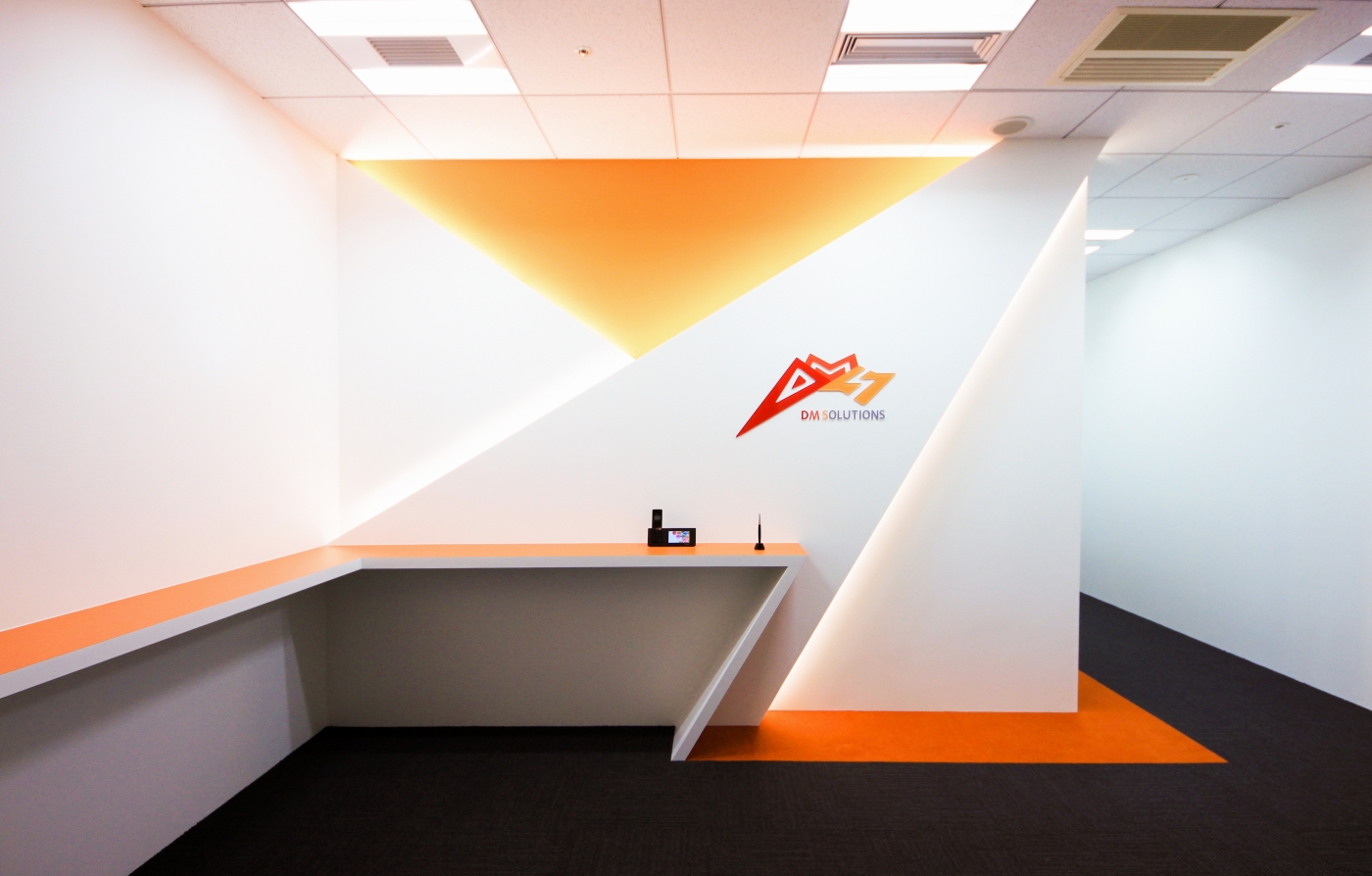 オフィスデザイン実績～社名をエントランス全体で表現した、更なる飛躍に向けたオフィス