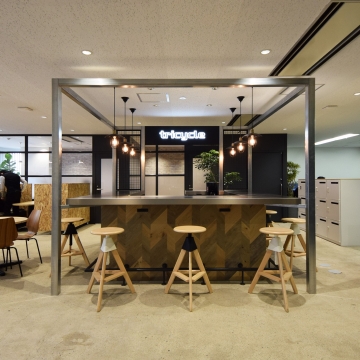 オフィスデザイン事例|無機質と親しみやすさを掛け合わせた、新しいデザインのオフィス