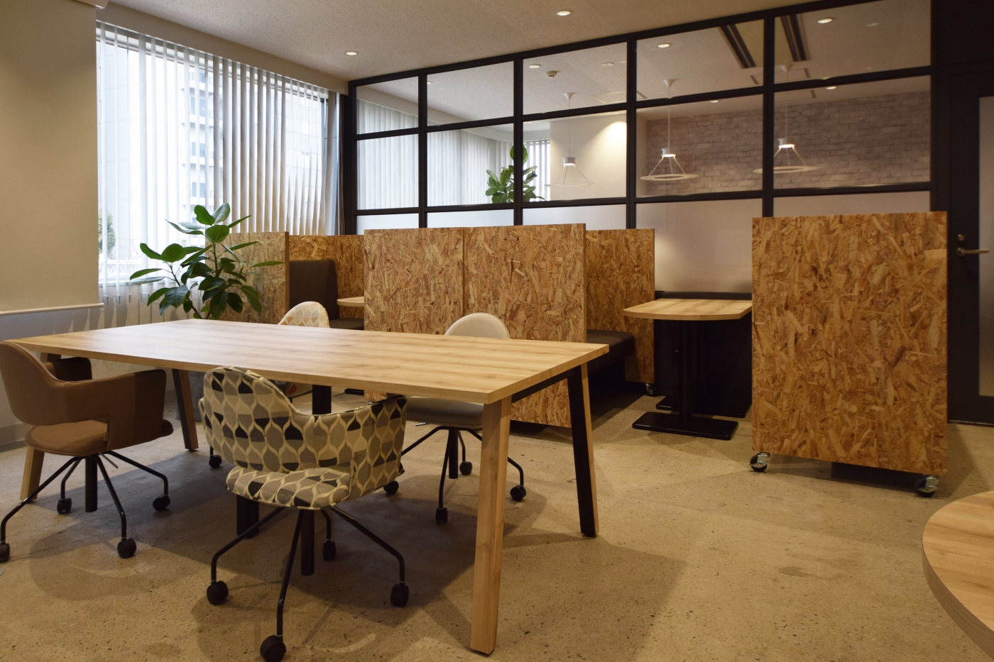 オフィスデザイン実績～無機質と親しみやすさを掛け合わせた、新しいデザインのオフィス