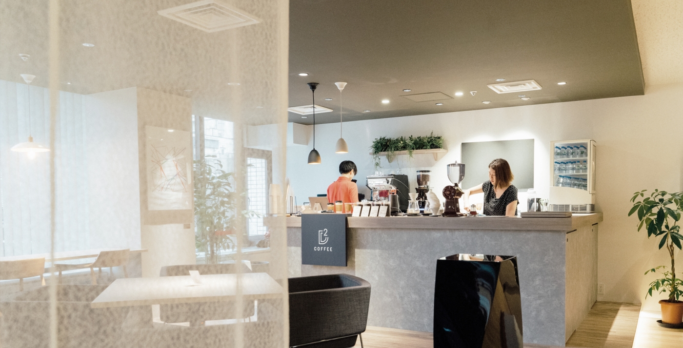 オフィスデザイン実績～社内にカフェを。D2C様に新しい風を吹かせる『D2 Coffee』
