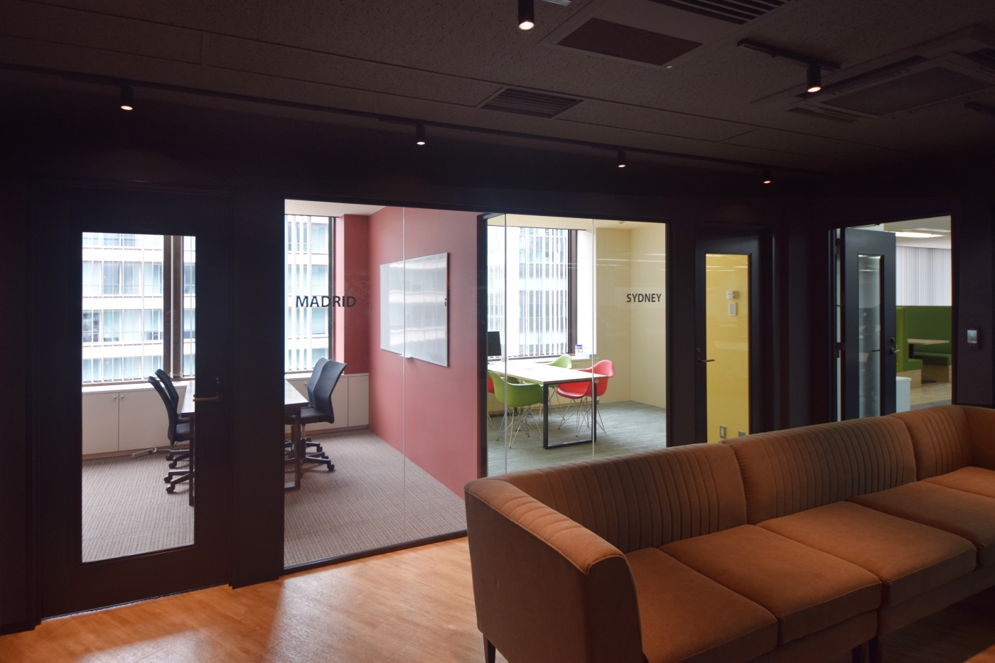 オフィスデザイン実績～最適な働き方を追求する「ワークスタイルラボ」を実現したオフィス