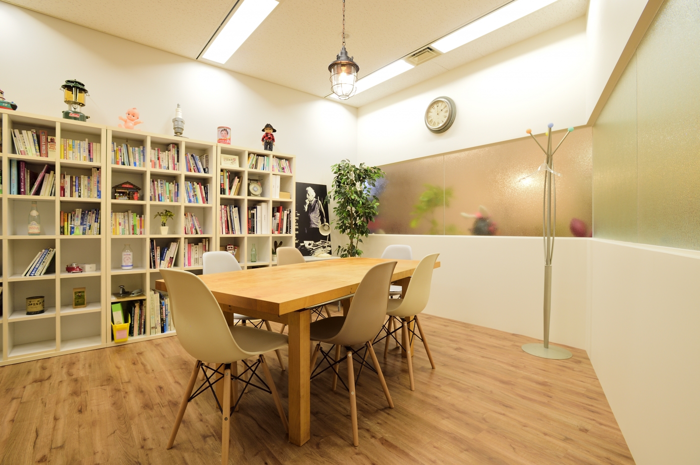 オフィスデザイン実績～Vintage Toyが空間と”らしさ”を引き立てるノスタルジーオフィス