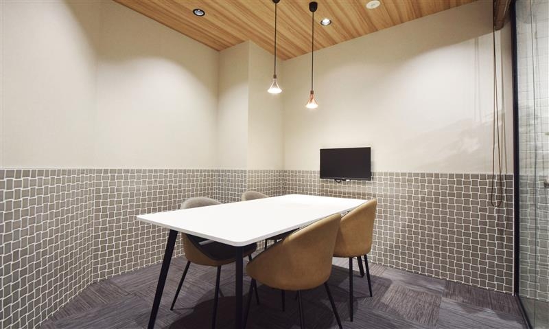 オフィスデザイン実績～「自分らしく幸せに働ける」空間を体現。明るい声と爽やかな空気の流れるオフィス