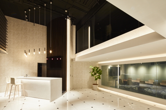 オフィスデザイン事例|素材感が織り出す上質な空間『Aoyama Lodge』