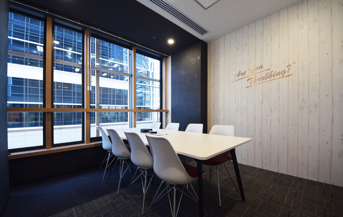 オフィスデザイン実績～企業理念の「遊び心」と「拘り」をデザインで表現したオフィス