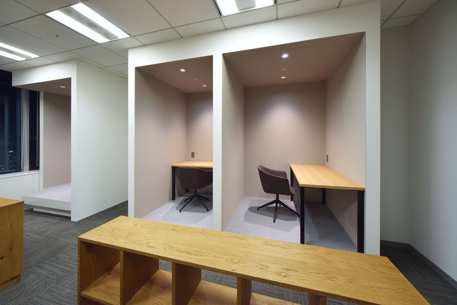 オフィスデザイン実績～2つのフロアを一つの場と捉え、各エリアに役割を持たせたABWオフィス