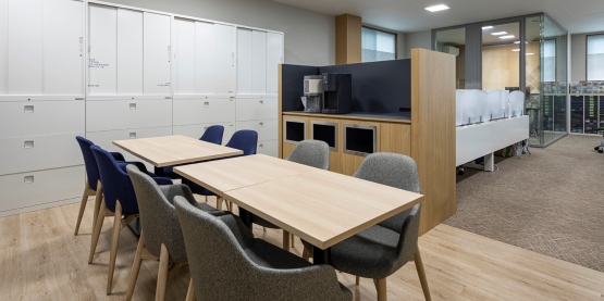 オフィスデザイン事例|シンプルで明るく、ゆとりと遊び心のあるオフィス