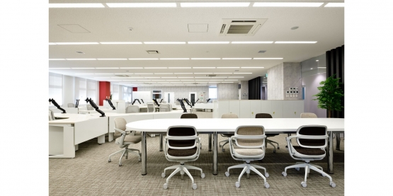 オフィスデザイン事例|コミュニケーションの中心地。人が集まり、日本の「ものづくり」の架け橋となるオフィス