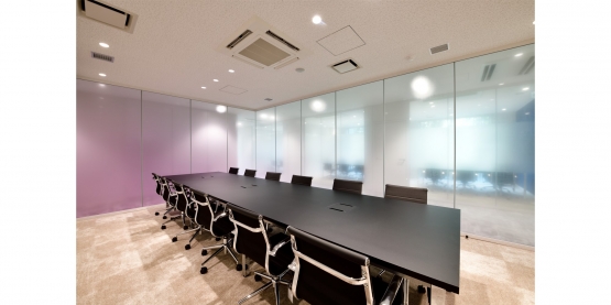 オフィスデザイン事例|コミュニケーションの中心地。人が集まり、日本の「ものづくり」の架け橋となるオフィス
