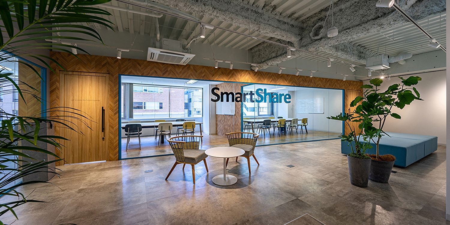 オフィスデザイン実績～『Smart Smile』がキーワード。笑顔と考えをシェアすることができるオフィス
