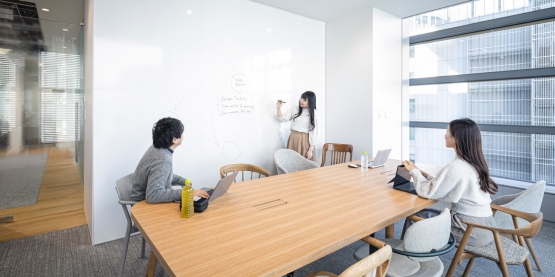 オフィスデザイン事例|対話から信頼と創造性が高まる、“共感を育む”オフィス