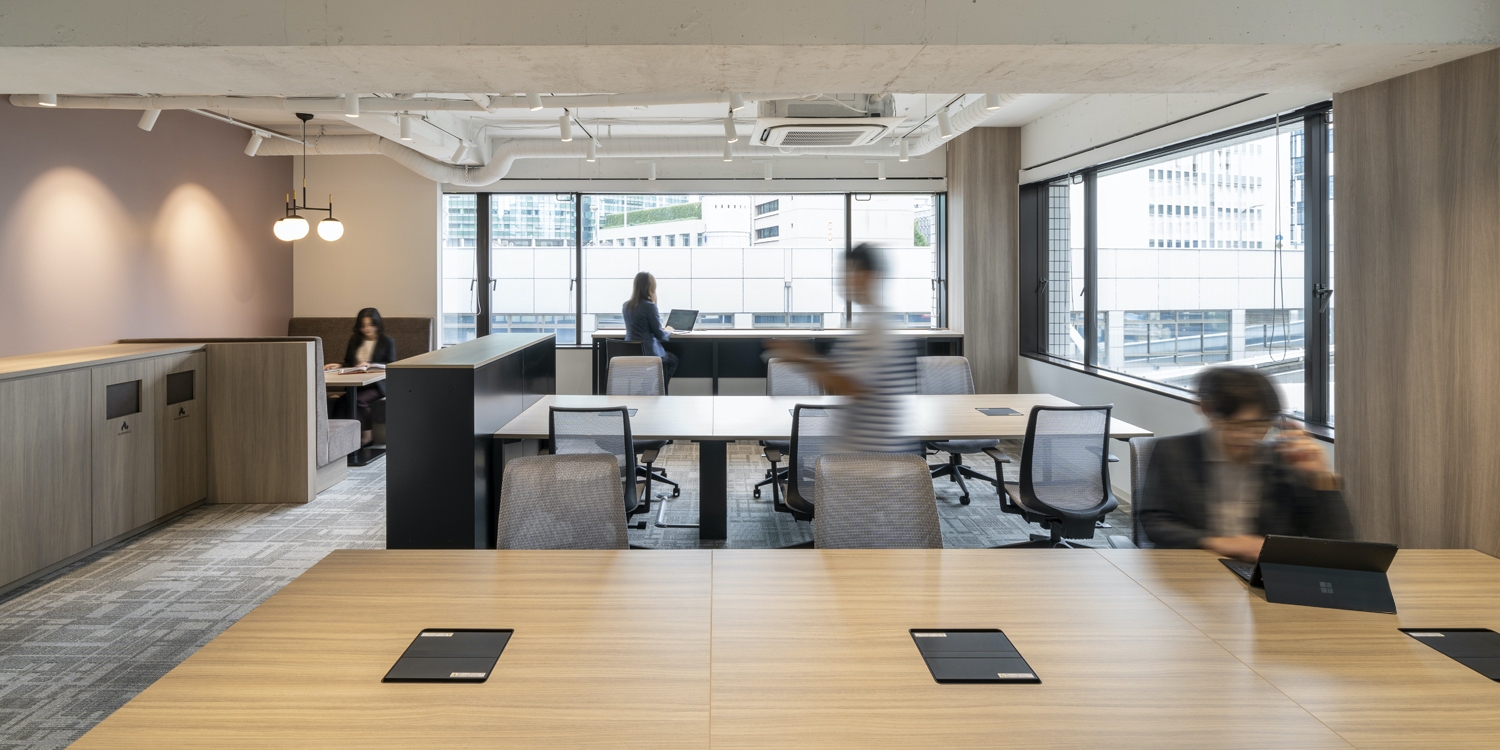 オフィスデザイン実績～オフィスビル全体で統一感のあるデザイン。多様な働き方ができるセットアップオフィス