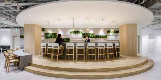オフィスデザイン事例|福岡・中洲から新たな「Synergy」を。シンボルとなるコンタクトセンター