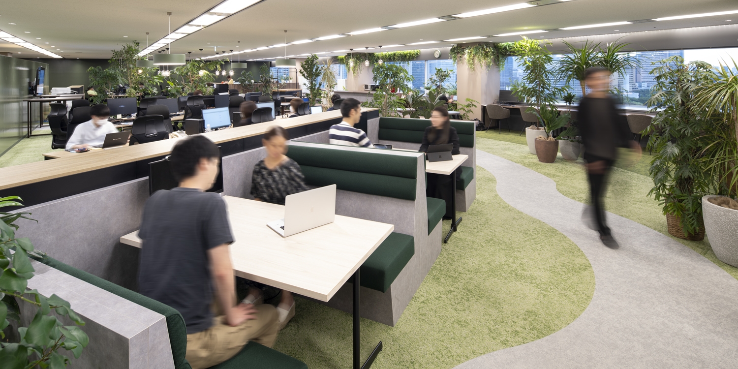 オフィスデザイン実績～緑に囲まれて働くバイオフィリックオフィス『オーエフの森』